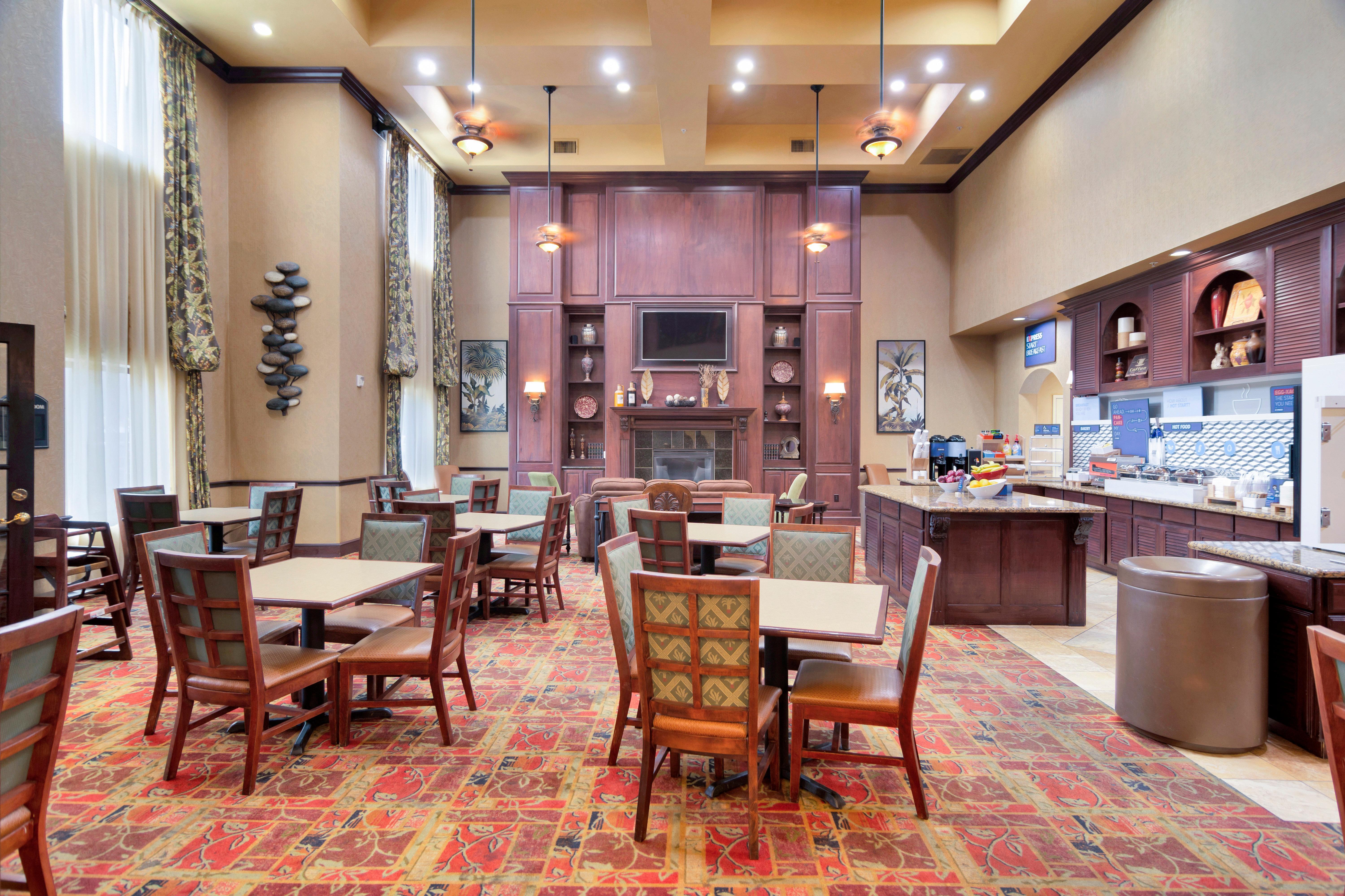 Holiday Inn Express Hotel & Suites Dfw West - Hurst By Ihg Exterior photo